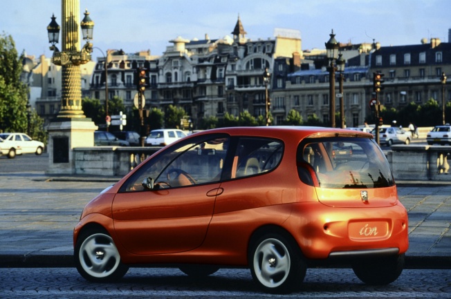 Peugeot Elektrický pohon používalo již na počátku motorismu několik automobilových značek, brzy ale od něj upustily a přešly na spalovací motory