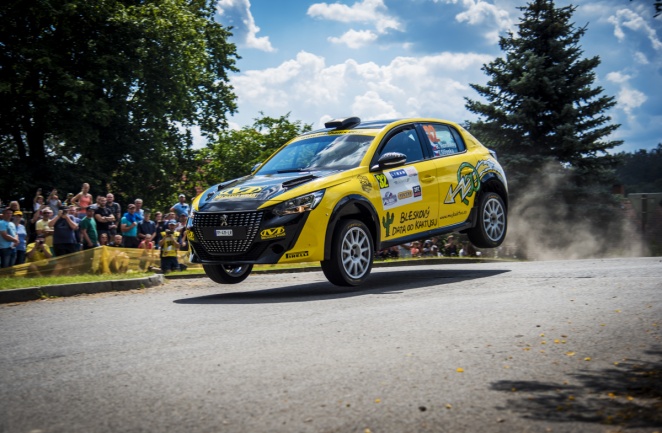 Zbrusu nové vozy Peugeot 208 Rally 4 teprve před několika dny dorazily do Česka, času na přípravu a testování tak nebylo nazbyt. „Kromě shakedownu na Bohemce, jsem s novým Peugeotem v rámci testování 