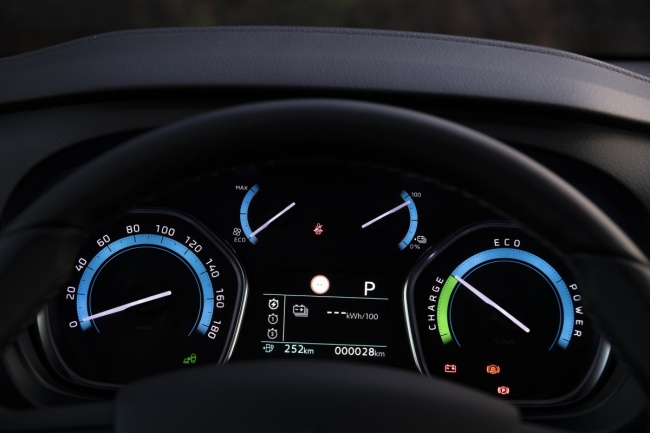 Řidič vozu nový Peugeot e-Expert ocení přednosti vozu ve všech situacích, díky speciálně kalibrovanému systému posilovače řízení je totiž ovládání vozu snadnější.