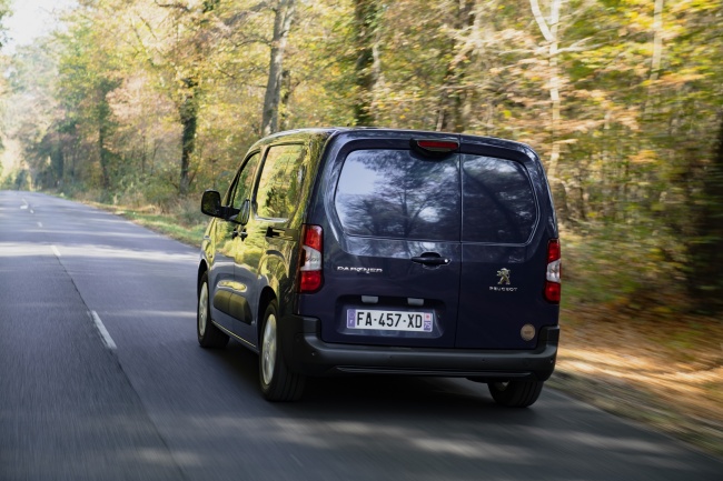 Peugeot Professional užitkové vozy - nový partner - na silnici