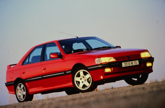 Obecně model Peugeot 405 ve všech verzích zaznamenal obrovský komerční úspěch, který byl korunován cenou Car Of the Year (COTY) 1988.