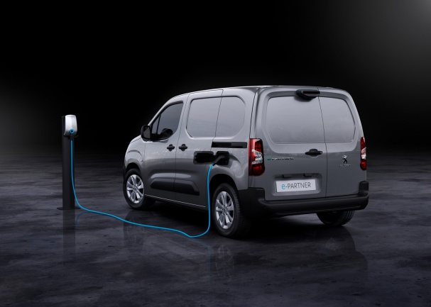 Značka Peugeot se stává jedním z prvních výrobců, kteří v Evropě nabízejí kompletní řadu elektrických užitkových vozidel, a potvrzuje tak svou ofenzívu v této oblasti.