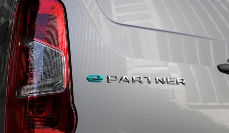 Vzhledem k tomu, že téměř 80 % řidičů užitkových vozidel najede v průměru méně než 200 km denně, je elektrická verze Peugeot Partner jasnou volbou. 