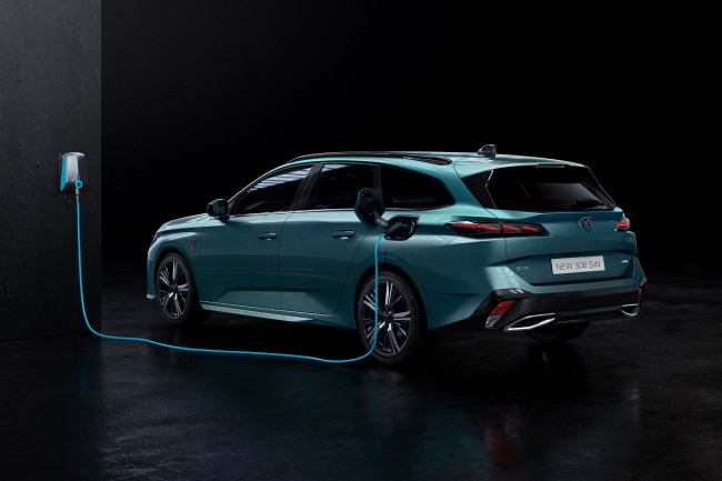 Peugeot 308 SW PHEV u wallboxu