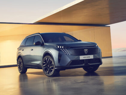 Peugeot 5008 Hybrid od 810.000,- Kč